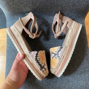 VINCE CAMUTO Printed Espadrilles Sandals